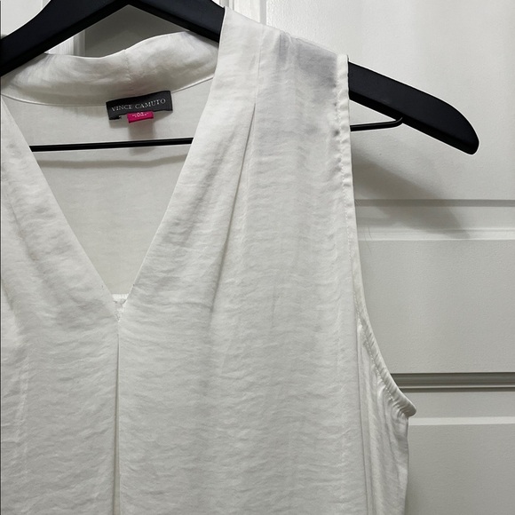 Vince Camuto White Flowy V Neck Sleeveless Blouse - Size XS - Picture 5 of 15